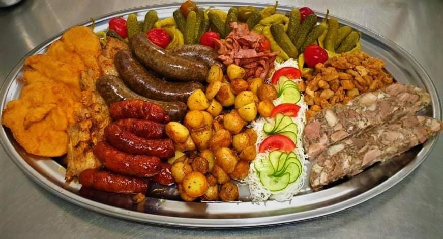 Restauracia Penzion Na Mlyne Stará Turá Dış mekan fotoğraf